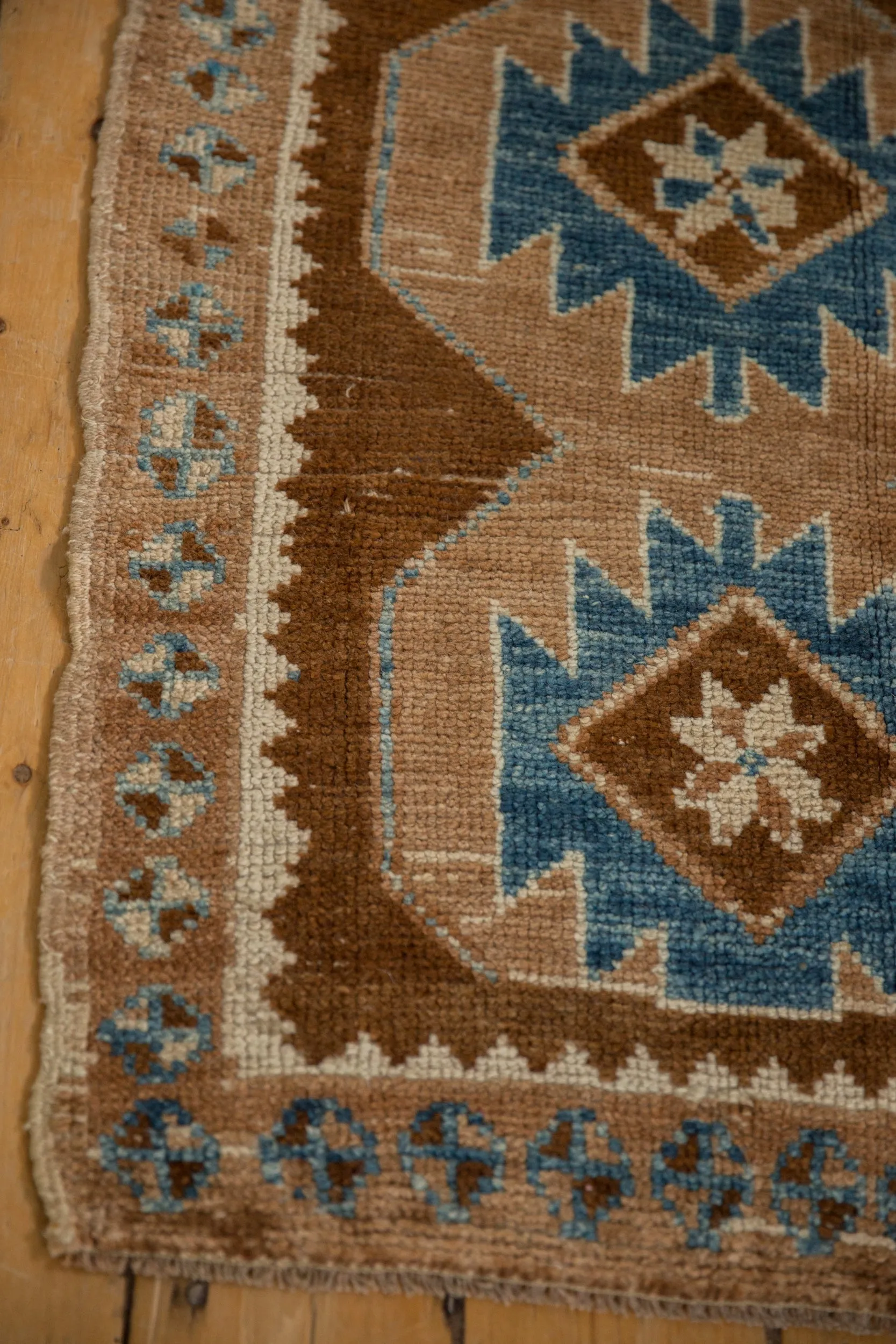2.5x5 Vintage Distressed Kars Rug Runner