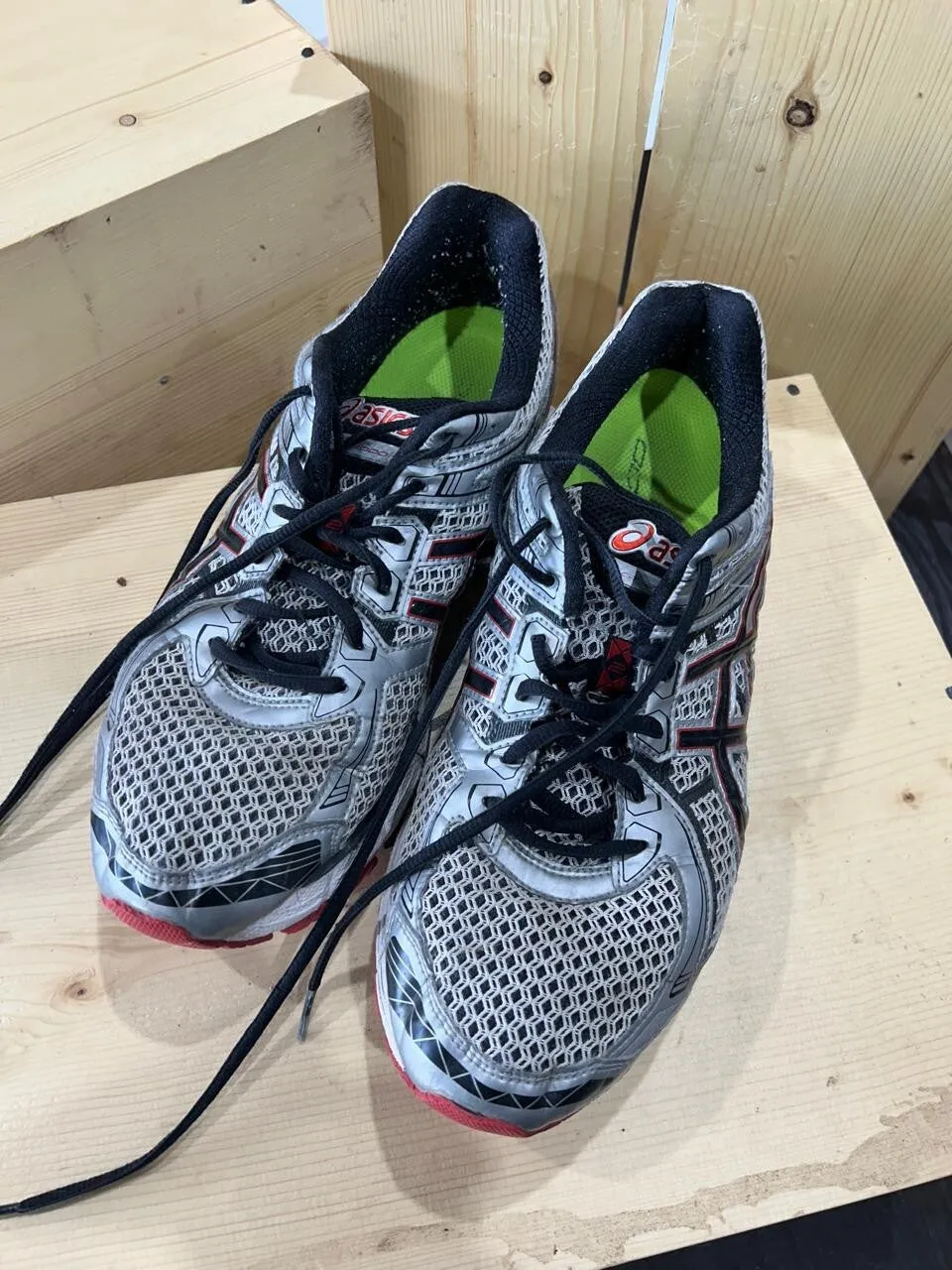 ASICS GT-2000 Gel Men's Size 10 Color White Red Black