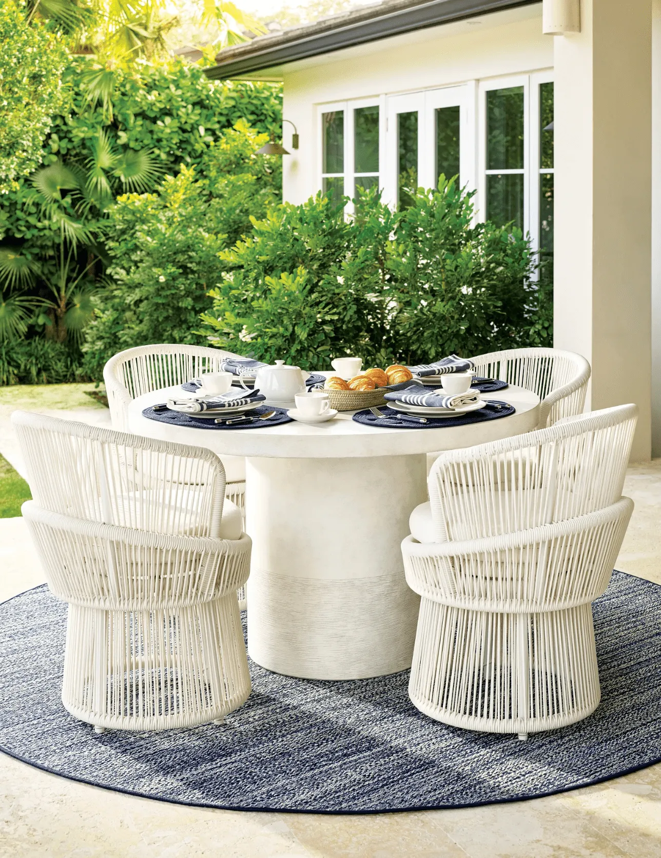 Coco Blue Indoor/Outdoor Round Rug