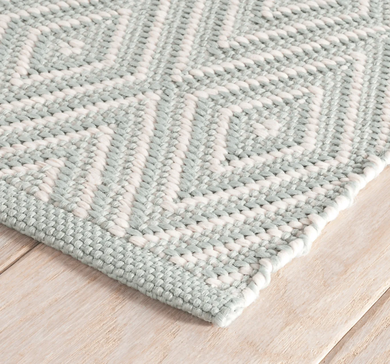 Diamond Indoor/Outdoor Rug - Light Blue & Ivory