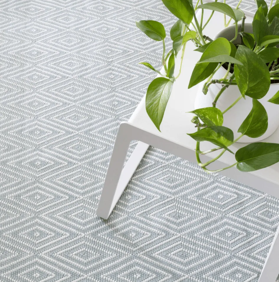 Diamond Indoor/Outdoor Rug - Light Blue & Ivory