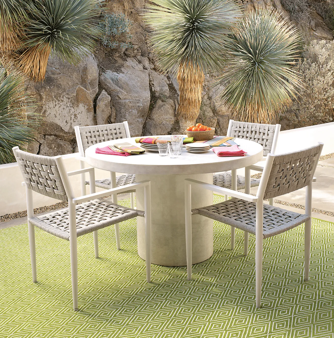 Diamond Indoor/Outdoor Rug - Sprout Green & White