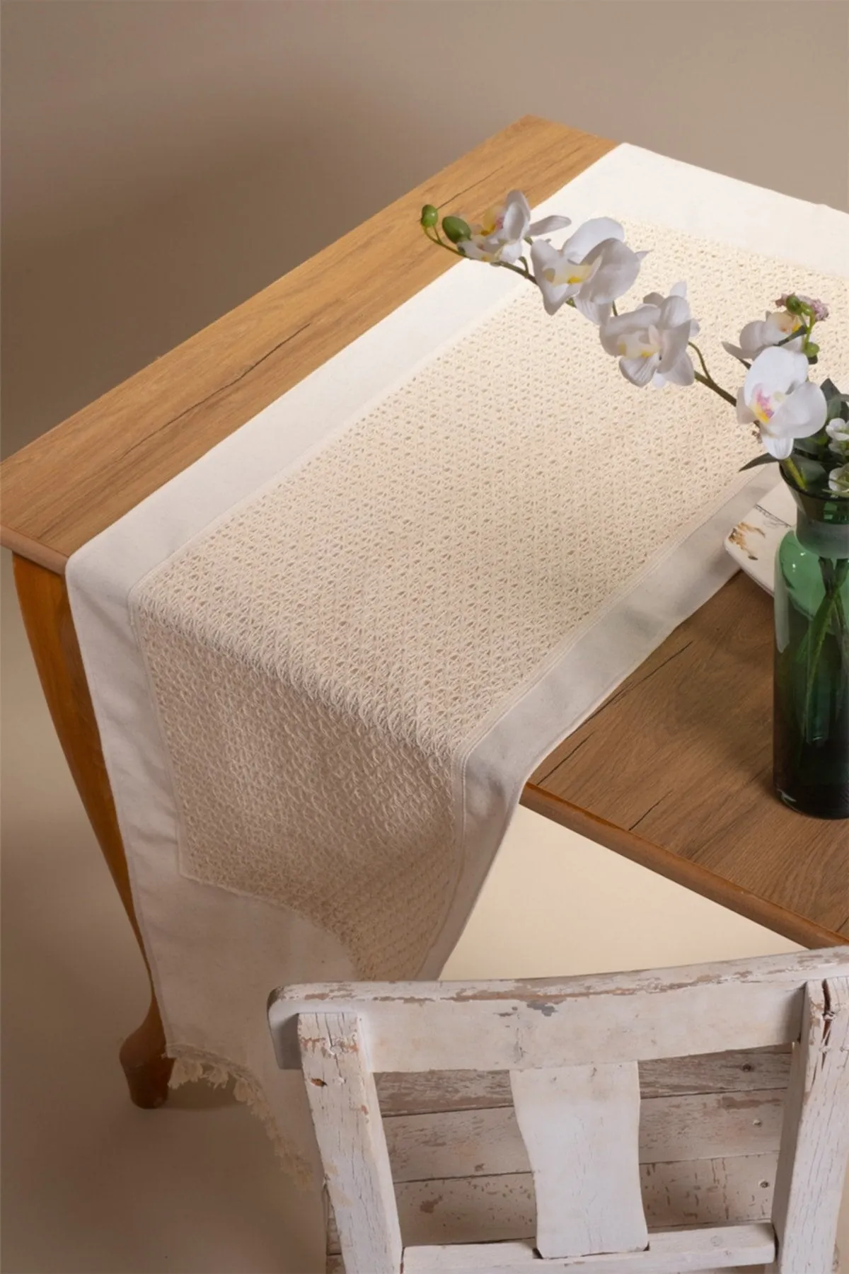 Lace Tasseled Linen Table Runner