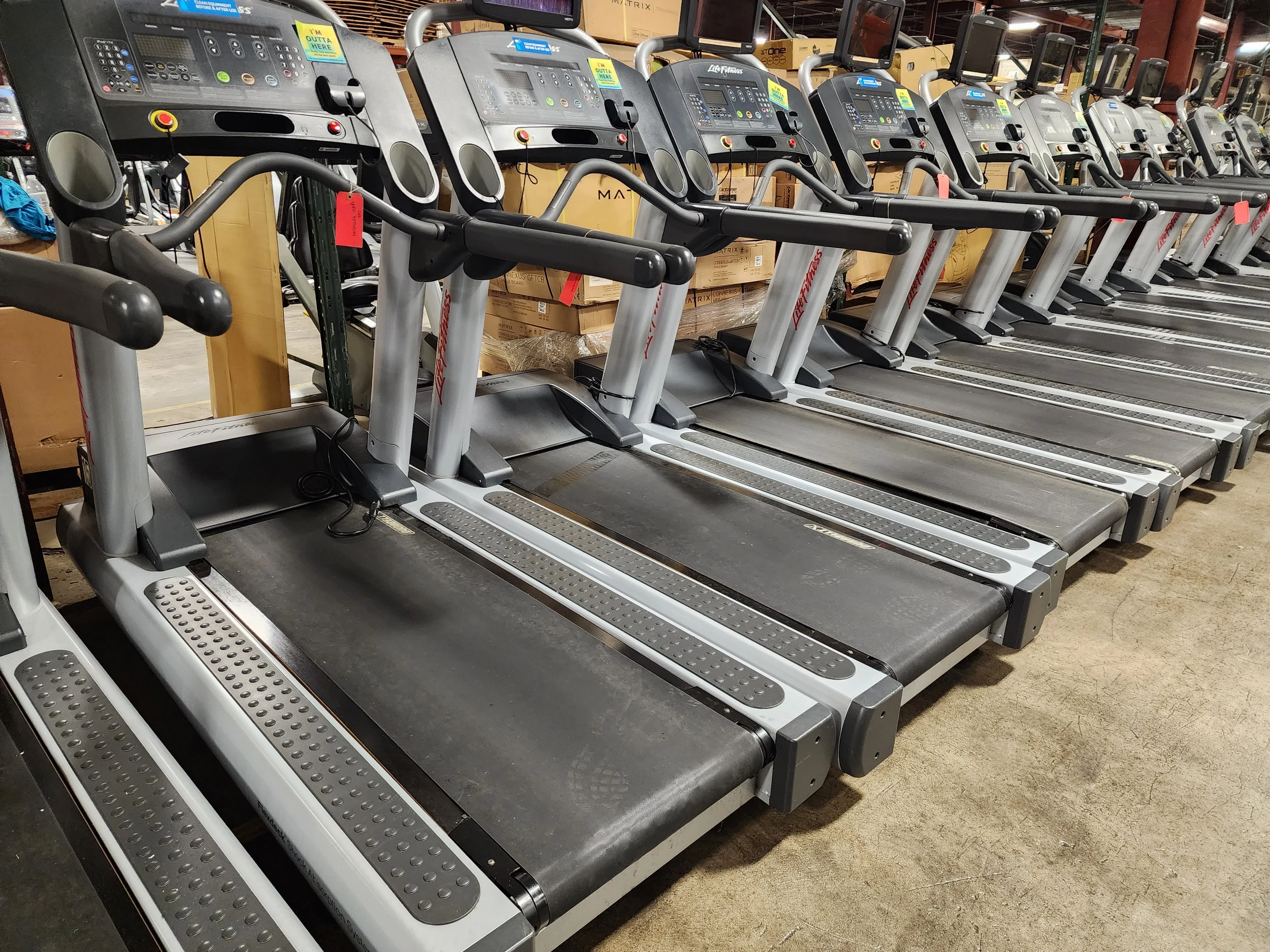 Life Fitness Integrity Series CLST Treadmill
