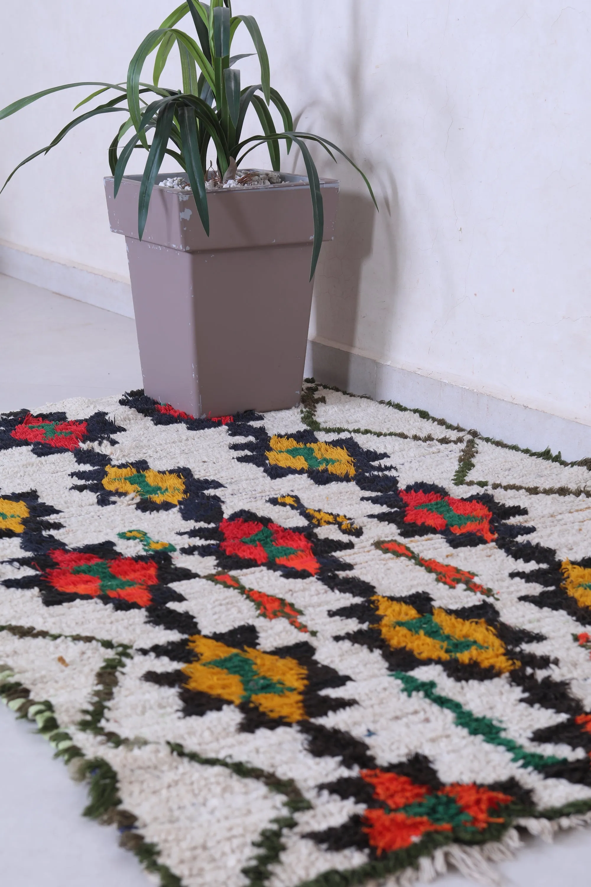 Moroccan Handmade Rug – Geometric Star Patterns 3.5 x 5.3 FT
