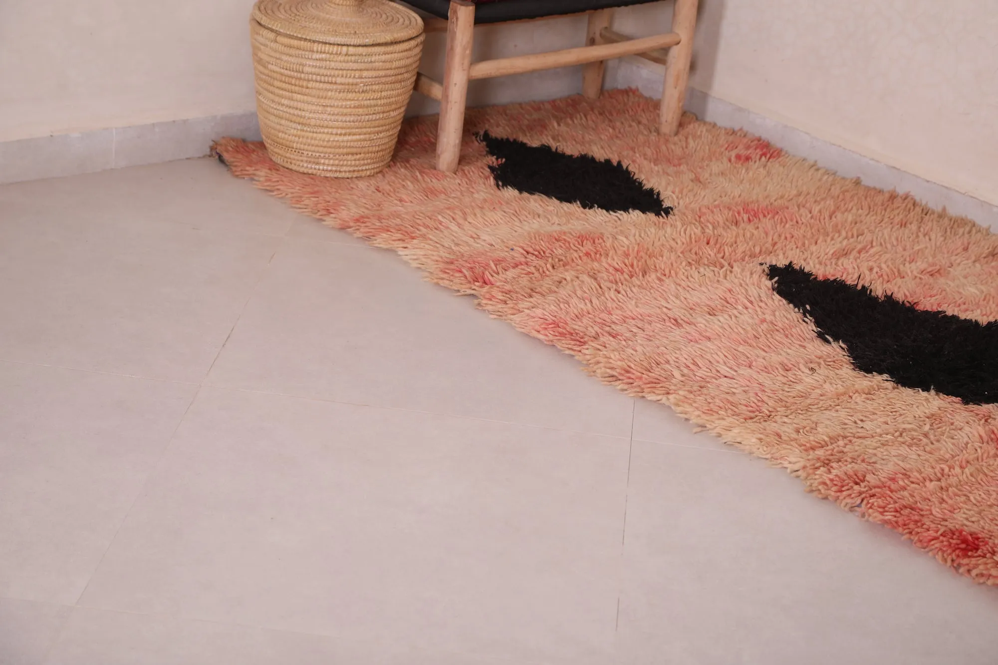 Moroccan Runner Rug 3.2 x 9 FT - Pink & Black Diamond Design