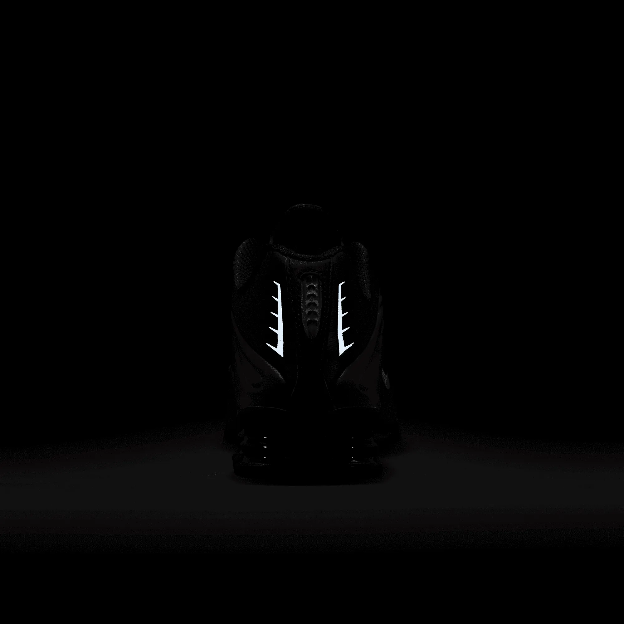 NIKE SHOX R4