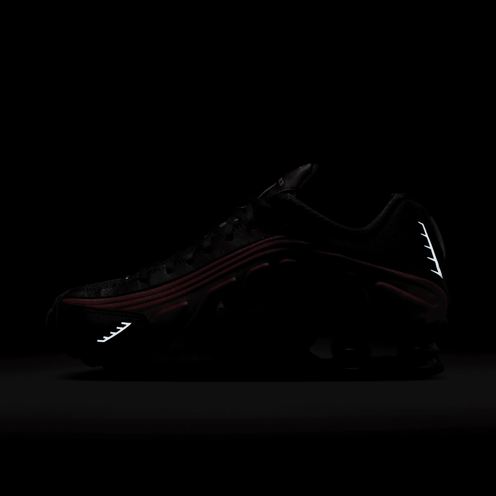 NIKE SHOX R4