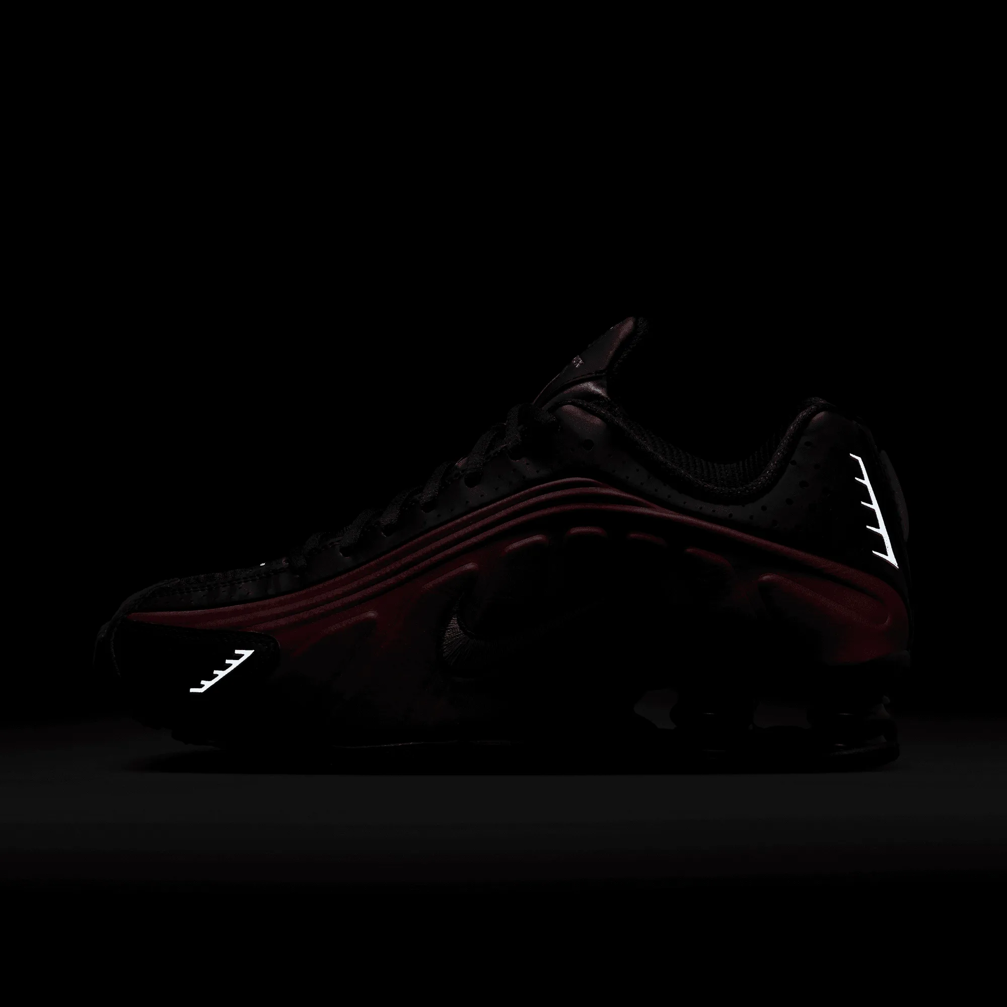 NIKE SHOX R4