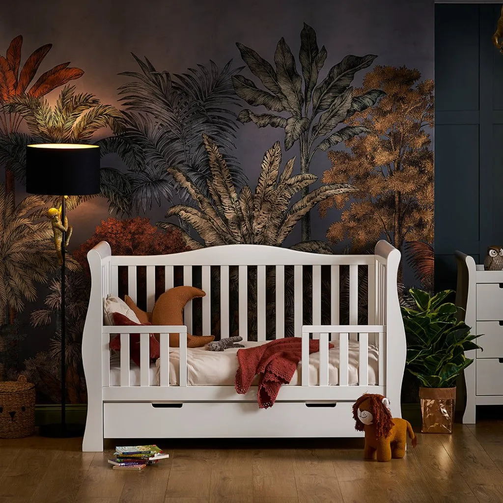 OBABY Stamford Luxe Cot Bed & Moisture Management Mattress - White