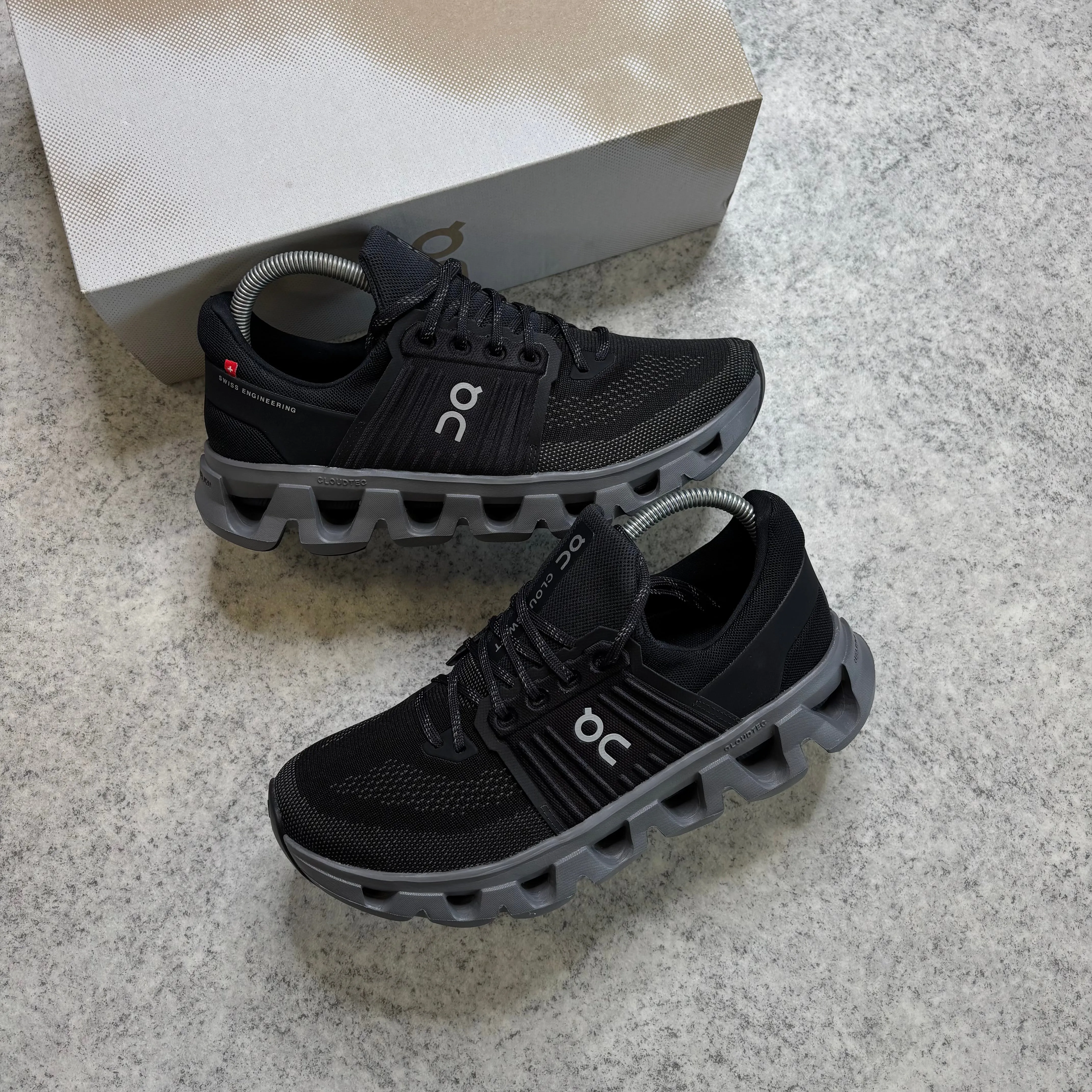 On Runners CloudSwift 4 - Black/Charcoal