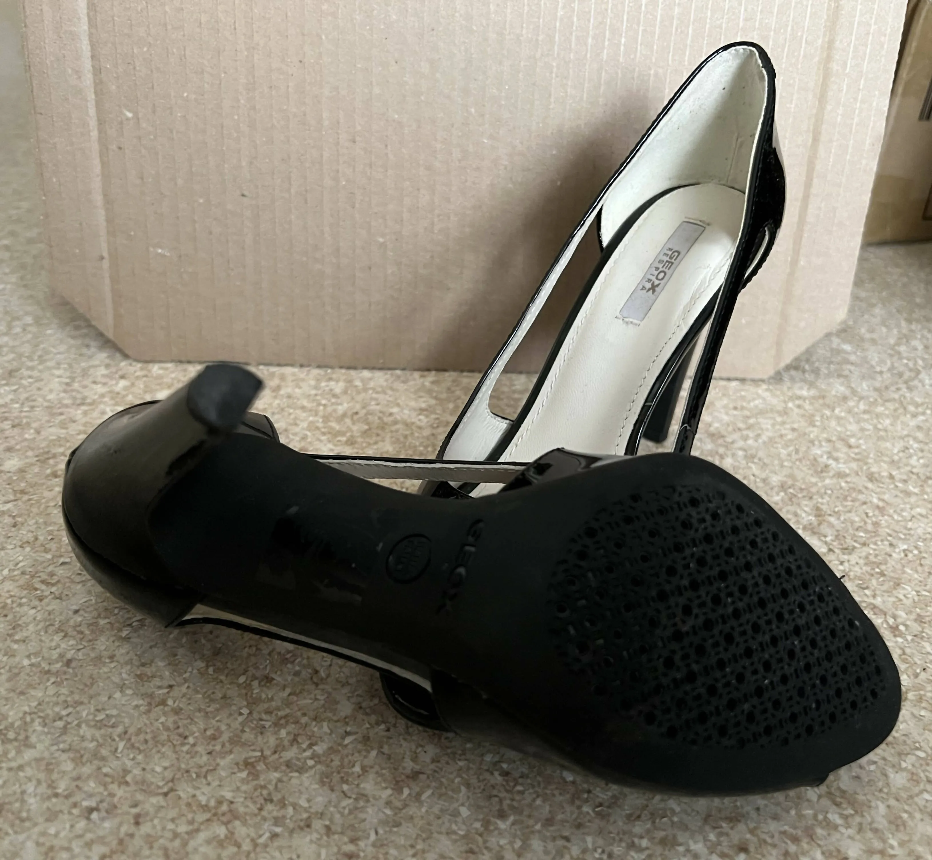 Peeptoes lack schwarz, Grösse 35, Geox