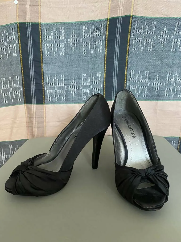 Peeptoes schwarz, Absatz 10cm, Grösse 36