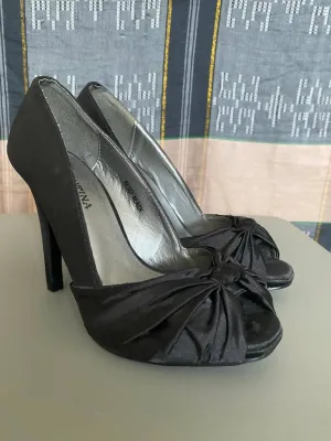 Peeptoes schwarz, Absatz 10cm, Grösse 36