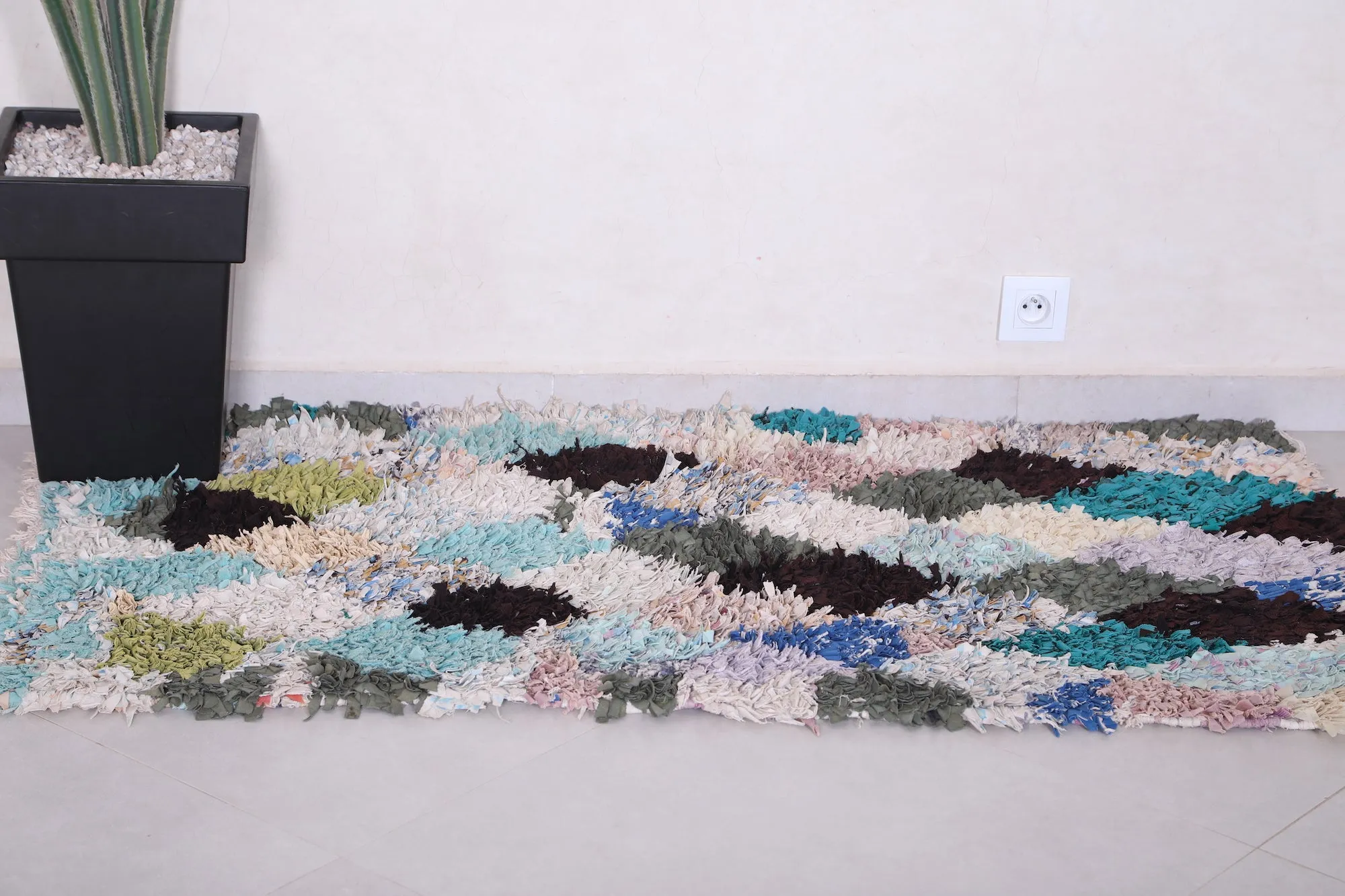 Small Shaggy Moroccan Rug 2.6 X 4.9 Feet