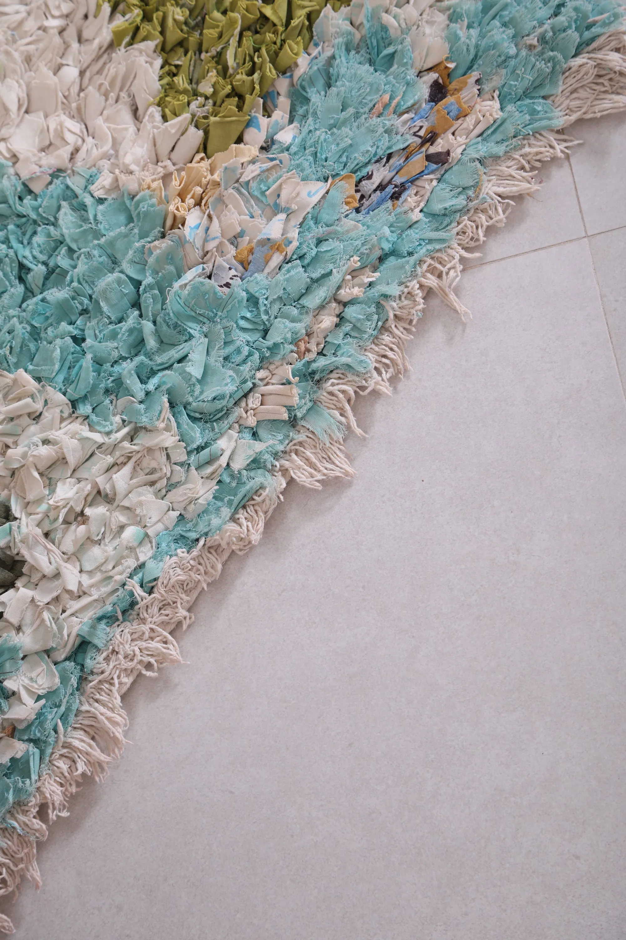 Small Shaggy Moroccan Rug 2.6 X 4.9 Feet