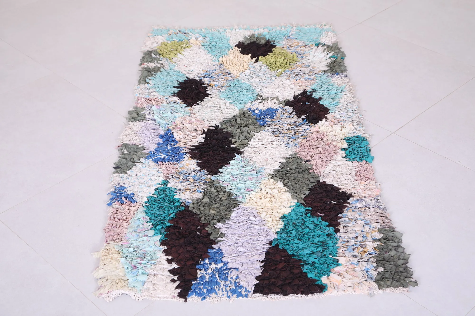 Small Shaggy Moroccan Rug 2.6 X 4.9 Feet