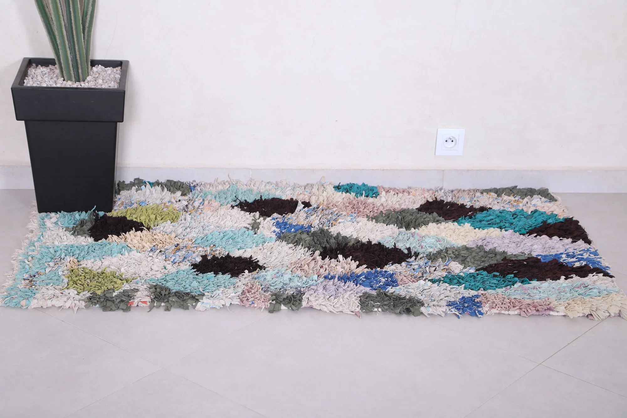 Small Shaggy Moroccan Rug 2.6 X 4.9 Feet