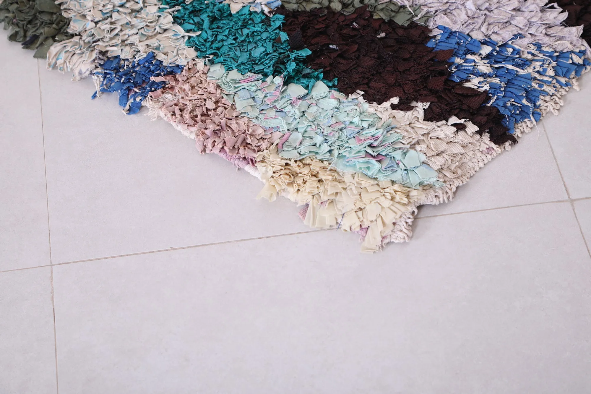 Small Shaggy Moroccan Rug 2.6 X 4.9 Feet