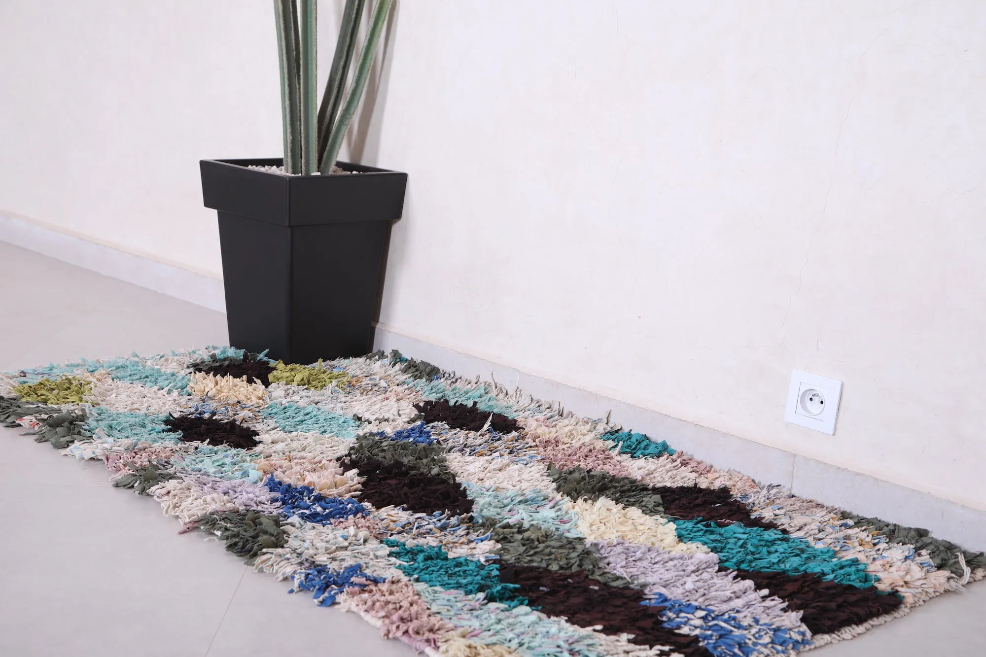 Small Shaggy Moroccan Rug 2.6 X 4.9 Feet