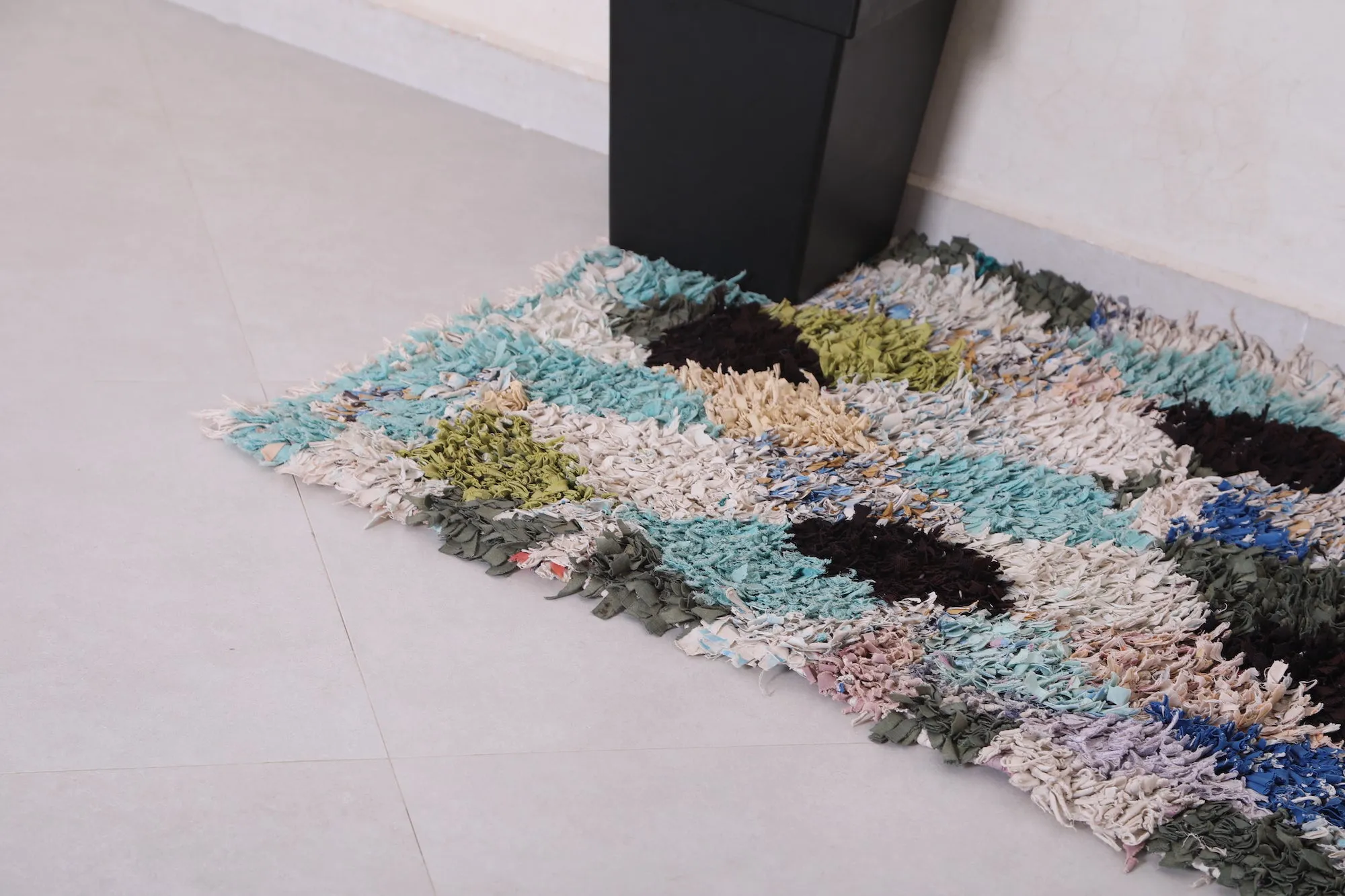 Small Shaggy Moroccan Rug 2.6 X 4.9 Feet