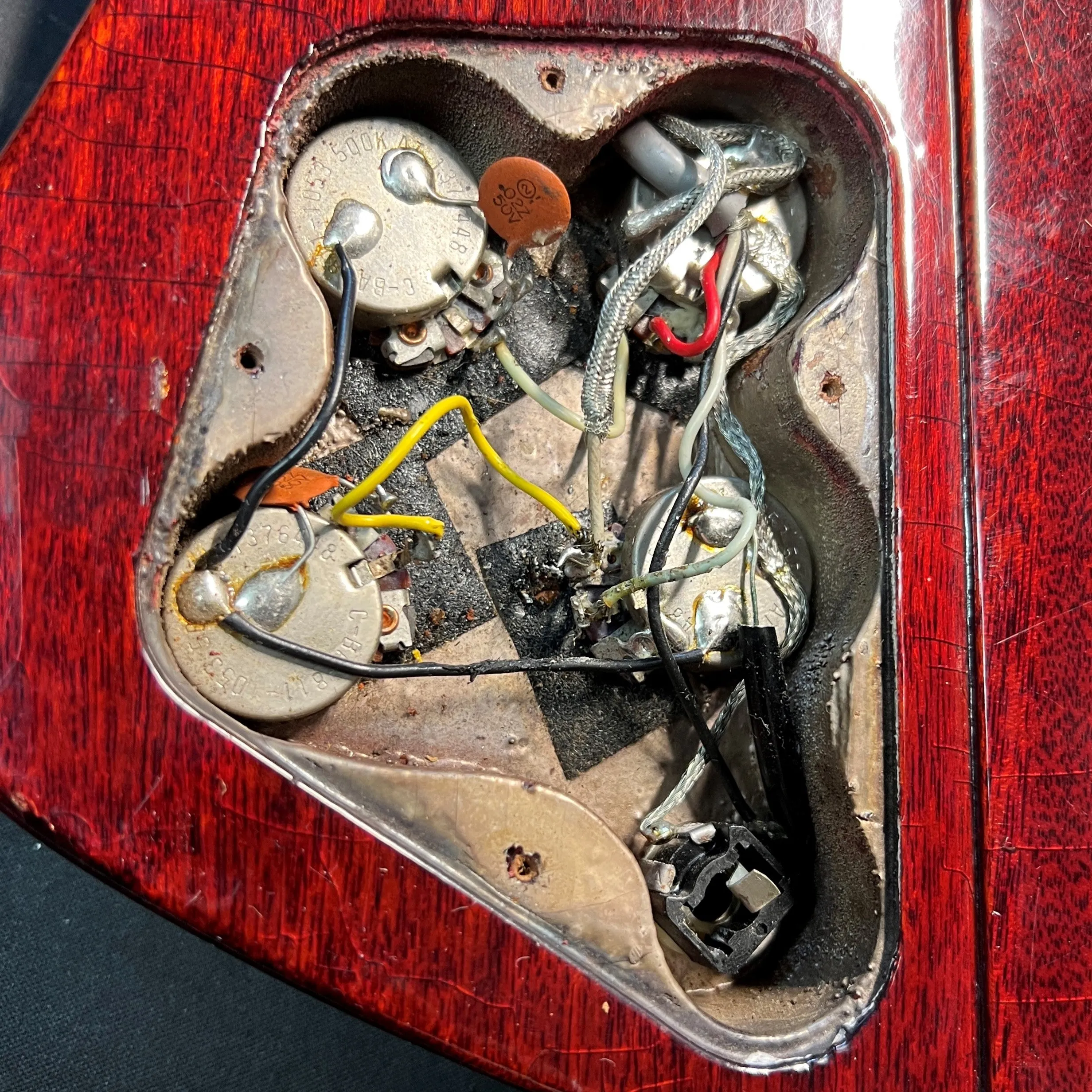 SOLD - Gibson V Firebird 1965 Cherry Red