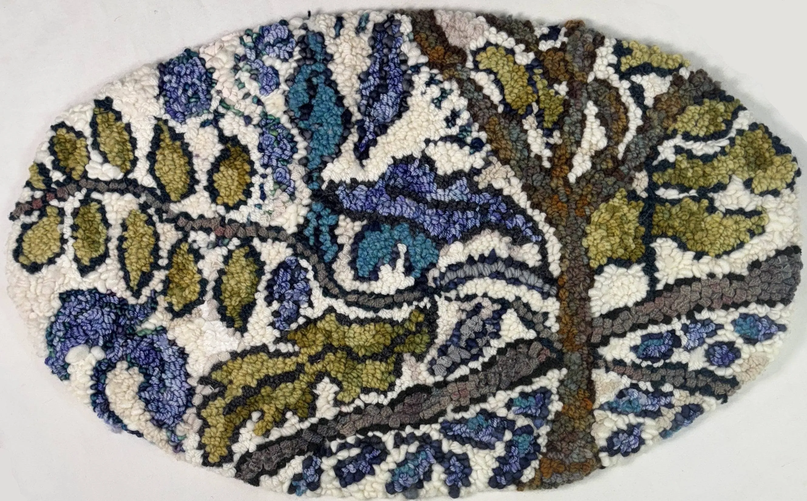 The Blue Vine - 12" x 19.5" Rounded Oval Table Mat