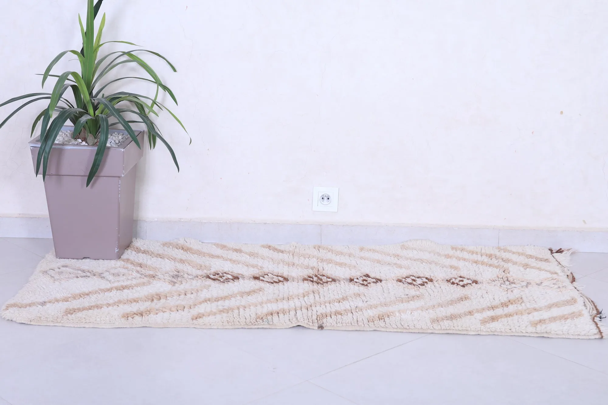 Vintage Hallway Rug Runner – Handwoven Moroccan Wool (2.3 x 5.4 ft)