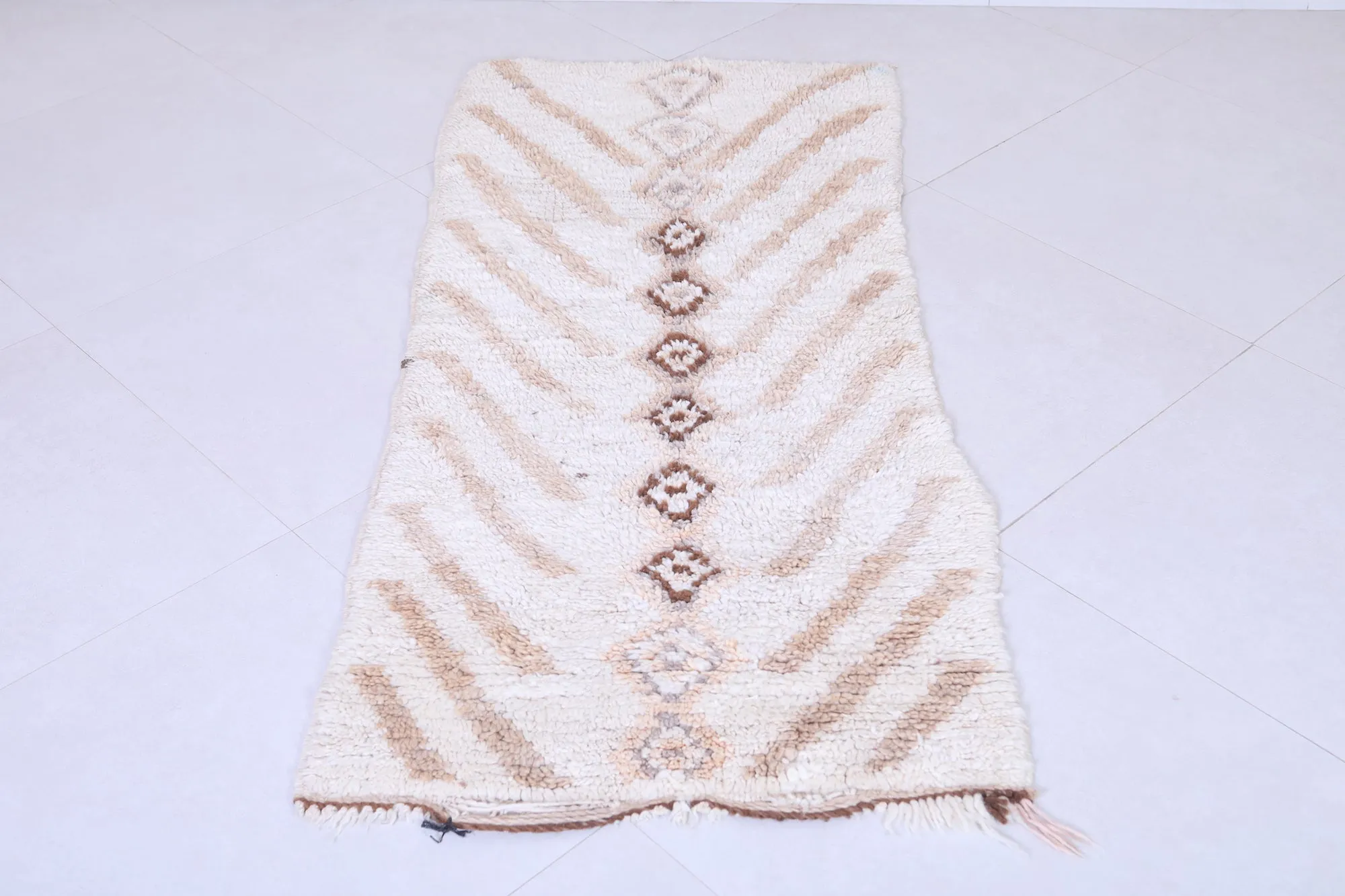Vintage Hallway Rug Runner – Handwoven Moroccan Wool (2.3 x 5.4 ft)
