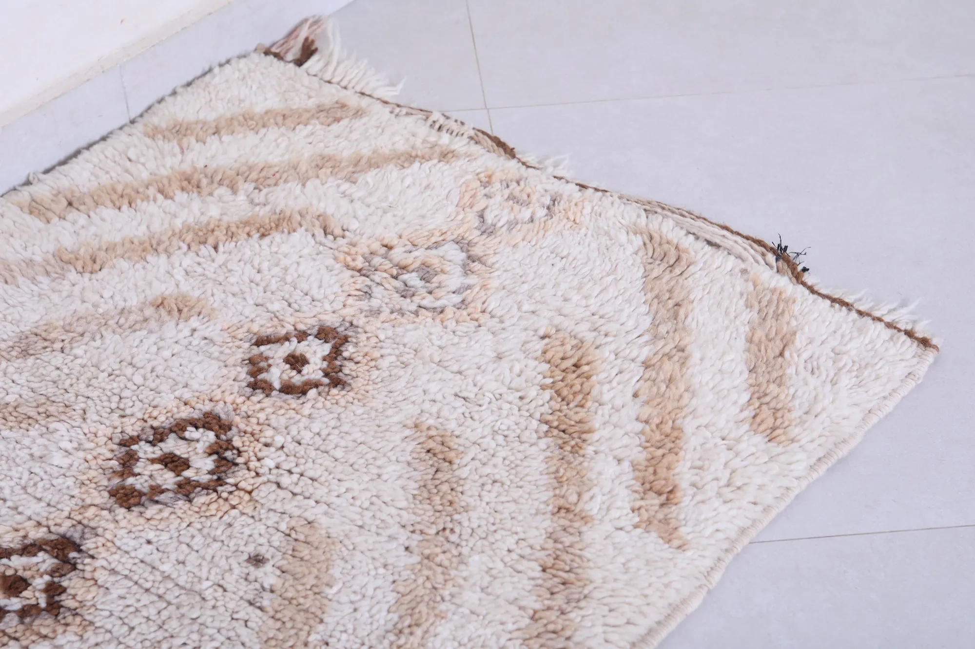 Vintage Hallway Rug Runner – Handwoven Moroccan Wool (2.3 x 5.4 ft)