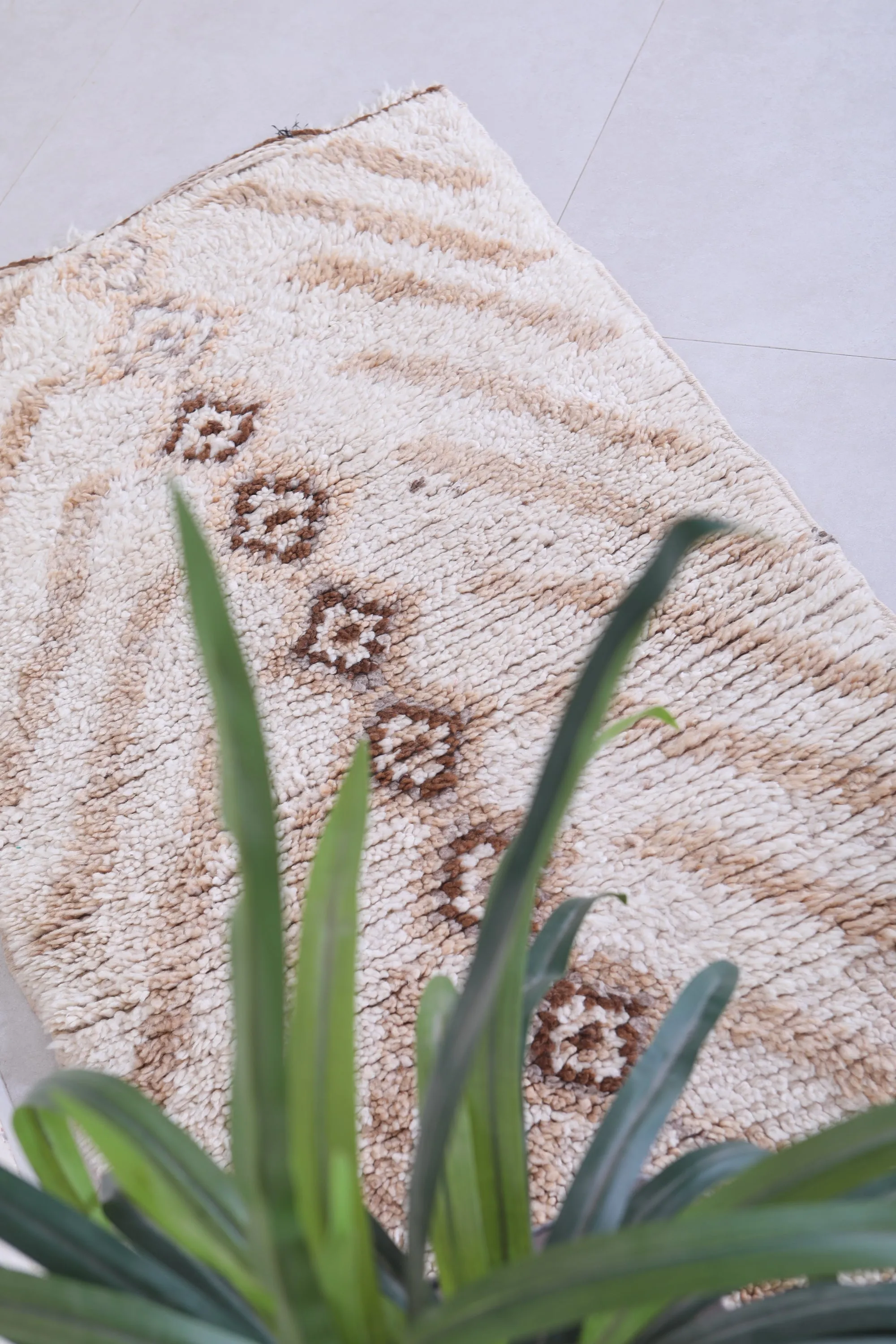 Vintage Hallway Rug Runner – Handwoven Moroccan Wool (2.3 x 5.4 ft)