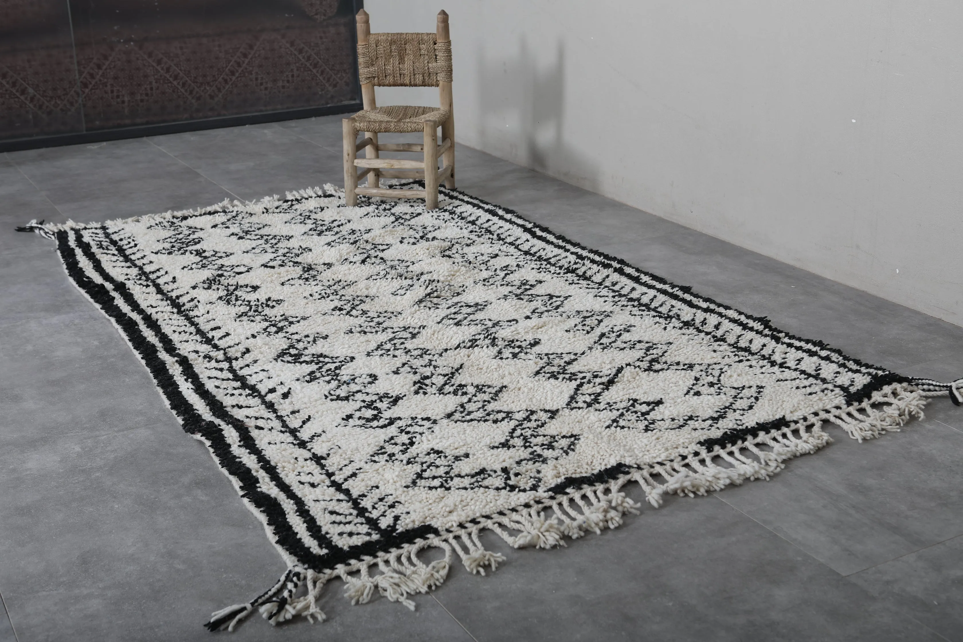 White and Black Moroccan Rug 4.6 X 7.8 Feet